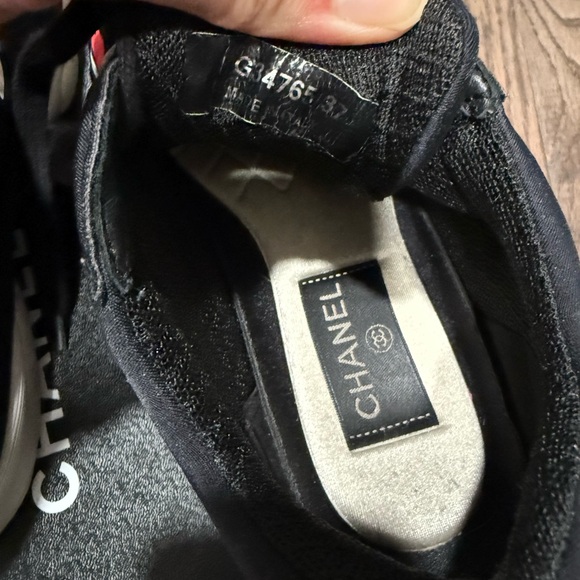 Authentic Chanel sneakers size 37 - Picture 10 of 11